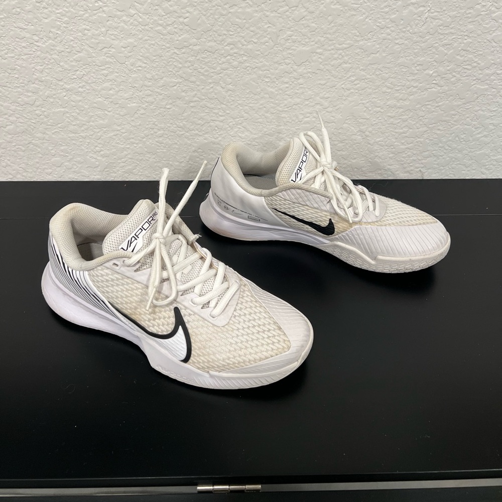 Nike Vapor Pro size 8
